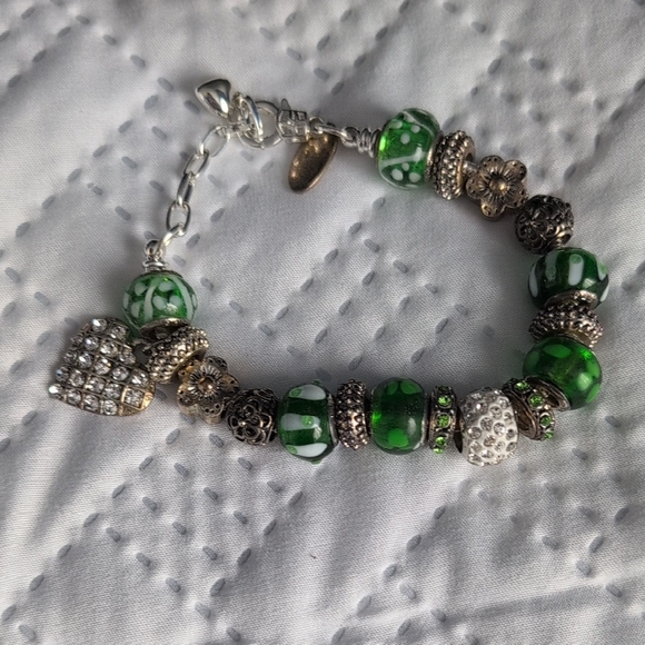 Jewelry - Green and Silver Beaded Bracelet